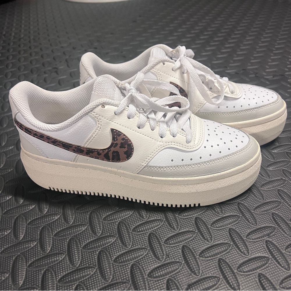 Nike Court Women’s Alta Leopard Platform Sneaker! Like new!